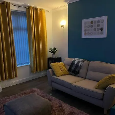 Comfortably Furnished 2 Bedroom Home In Bolton Exterior photo
