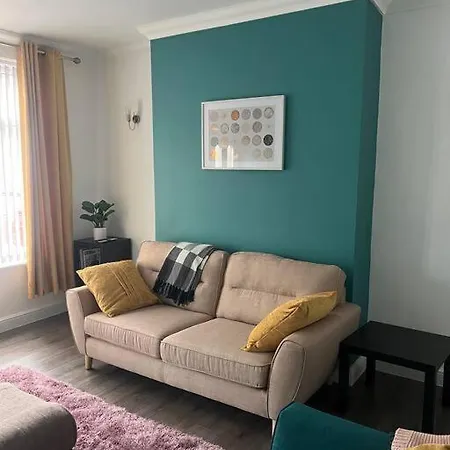 Comfortably Furnished 2 Bedroom Home In Bolton Exterior photo