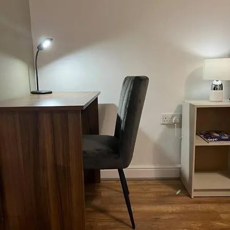 Comfortably Furnished 2 Bedroom Home In Bolton Exterior photo