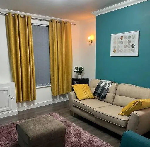 Comfortably Furnished 2 Bedroom Home In Bolton