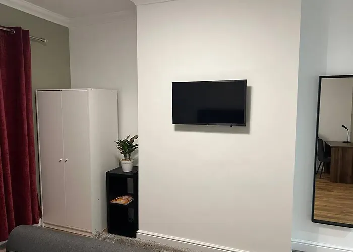 Comfortably Furnished 2 Bedroom Home In Bolton