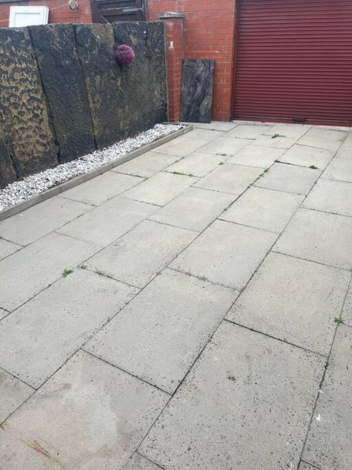 Comfortably Furnished 2 Bedroom In Bolton