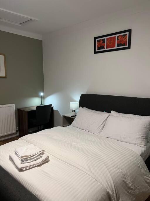 Comfortably Furnished 2 Bedroom In Bolton