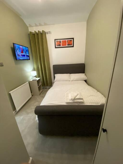 Apartment Comfortably Furnished 2 Bedroom In Bolton